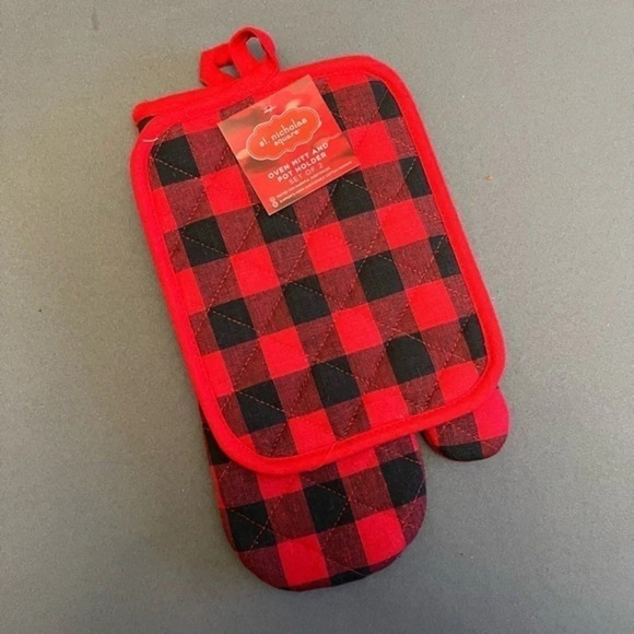 St. Nicholas Square Buffalo Check Set - Picture 2 of 9